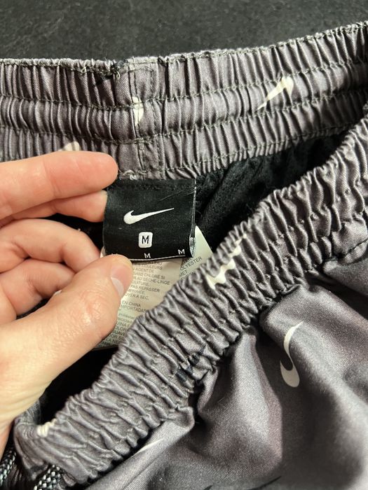 шорты Nike монограмные