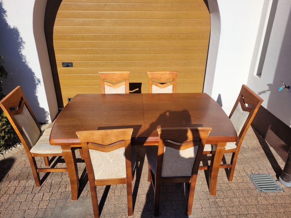 Stół drewniany rozkładany z kompletem sześciu krzeseł