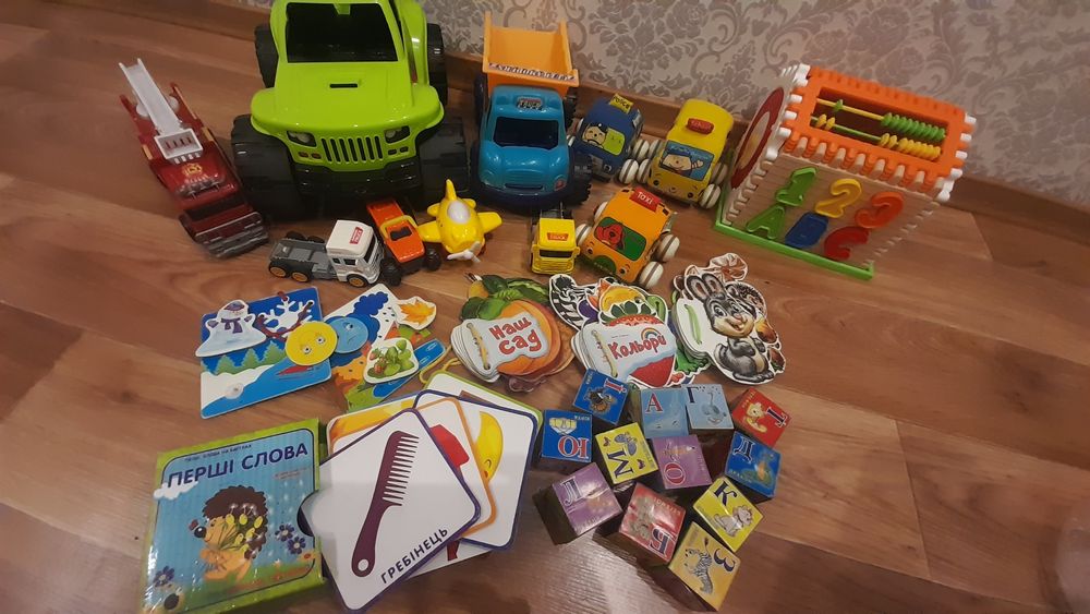 Іграшки, навчальні, розвивальні, машинки.