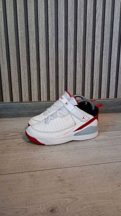 Кросівки Jordan Max Aura 5 DZ4354-101 .розмір 35-й.