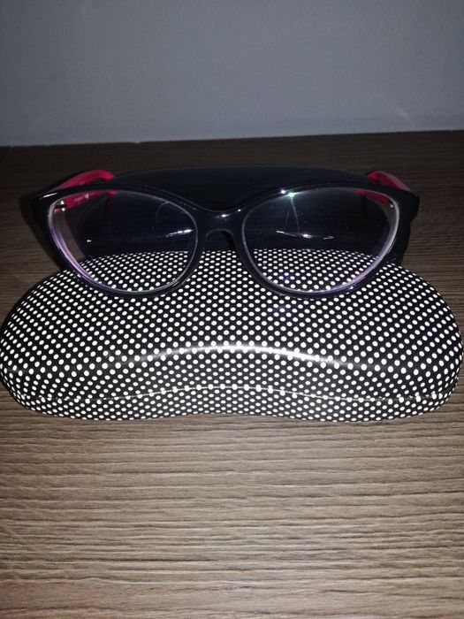 Nowe Okulary czarne różowe etui muchy