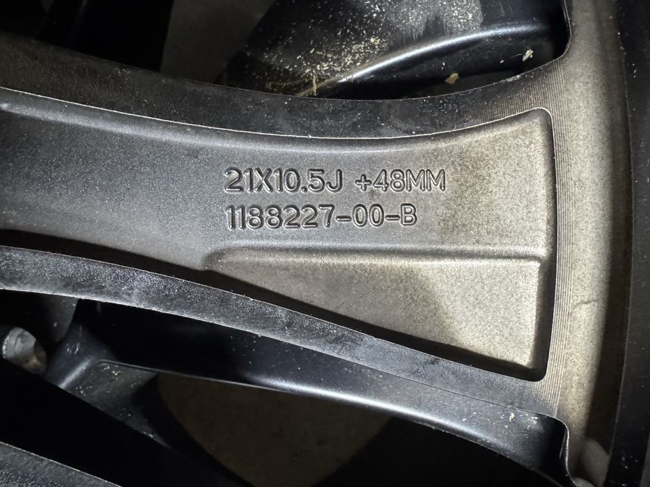 Tesla Model Y диски R21