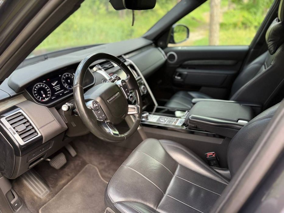 Land Rover Discovery 5