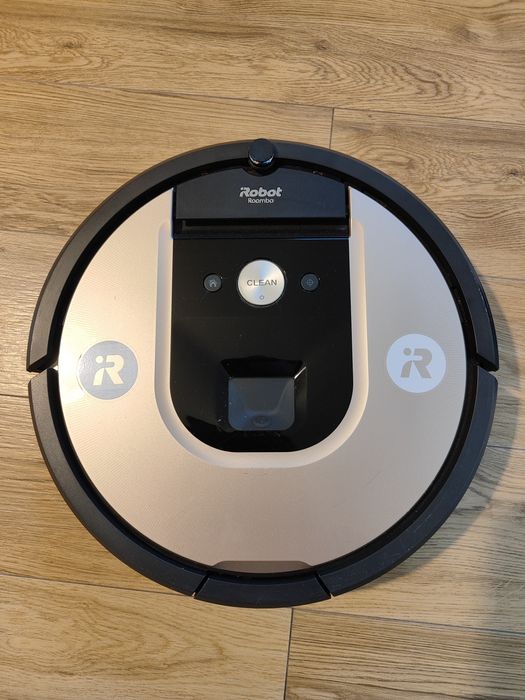 IRobot Roomba 976 robot sprzątający, boczne szczotki, filtry, ściana.