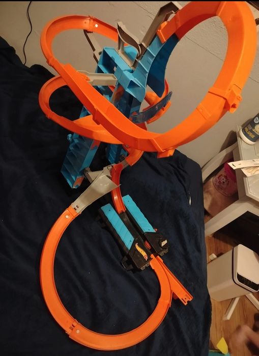 3 zestawy hot wheels