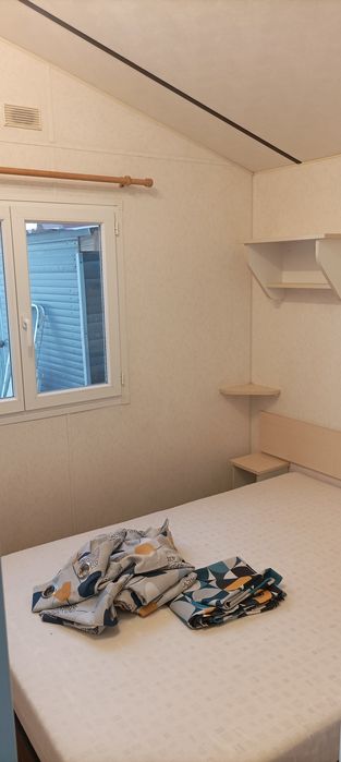 Casa móvel com três quartos no Funchalinho, Caparica.