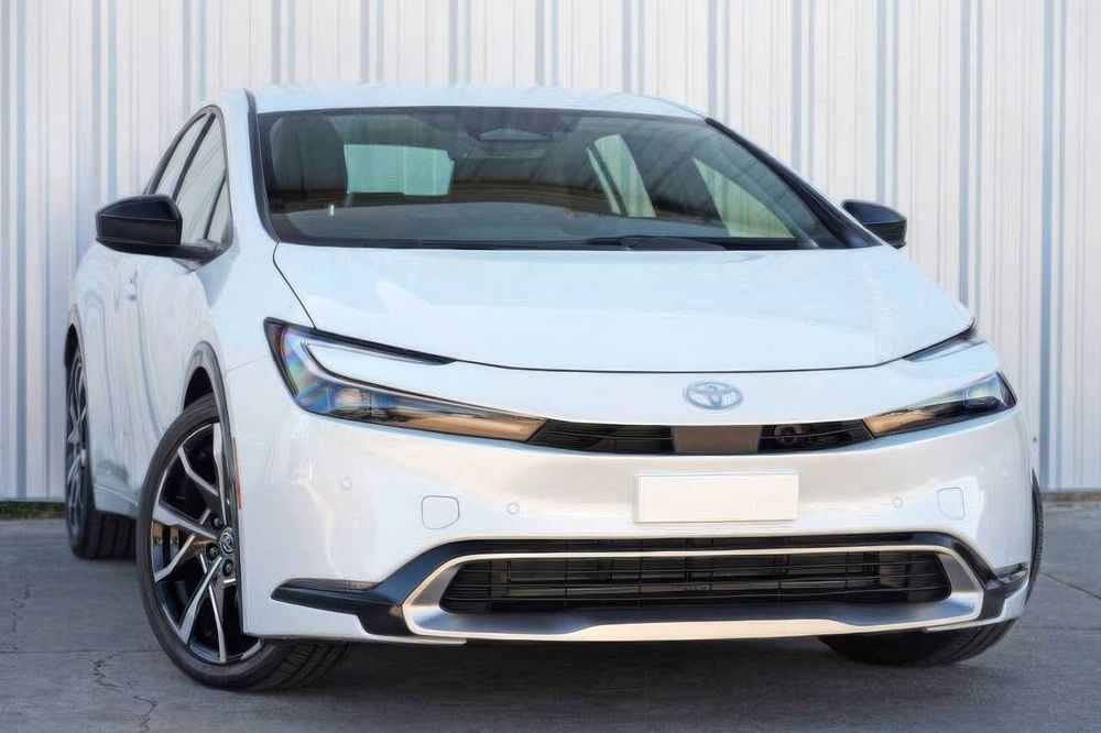 Toyota Prius      2025