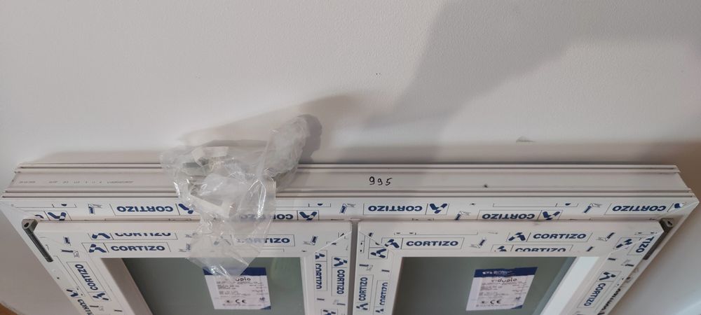 Vendo janela PVC com vidro fosco
