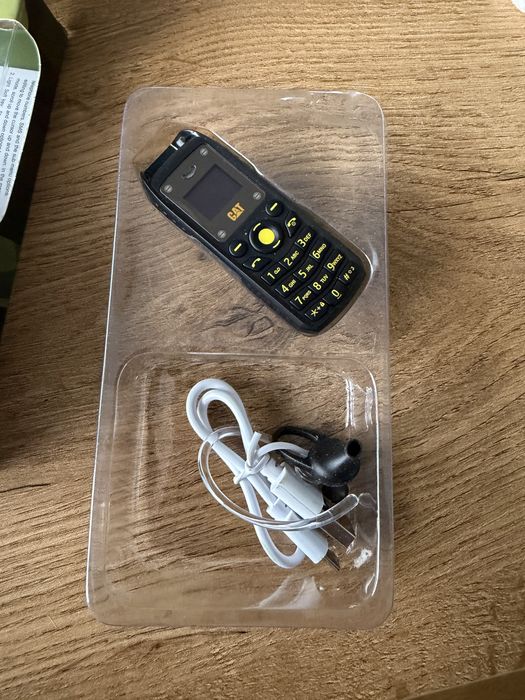 Mini telefon CAT  wielkości 7cm dual sim