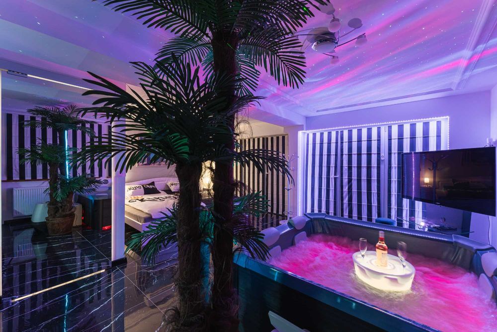 Apartament Domek Nastrojowy LOVE SPA JAUCUZZI w pokoju na wyłączność na życzenie śniadanie do pokoju strefa grill wypoczynek jacuzzi  rowery E-bike