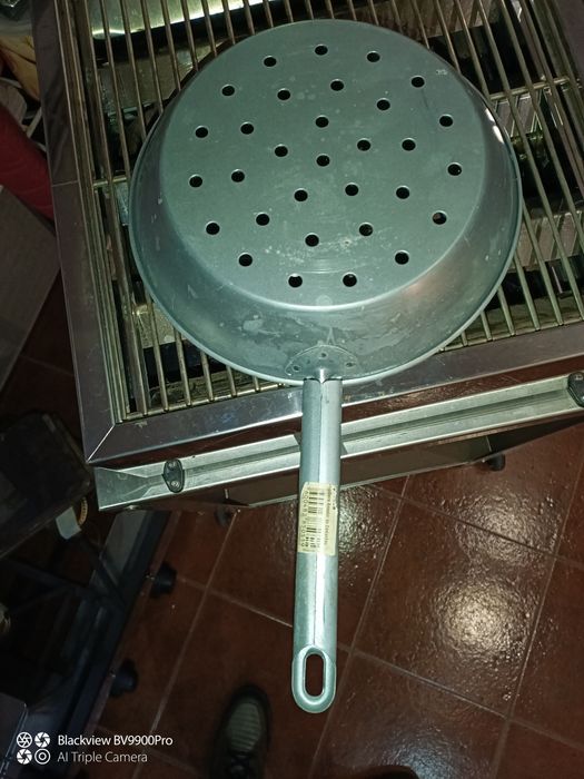 Fregedeira para assar castanhas nova sem estrear