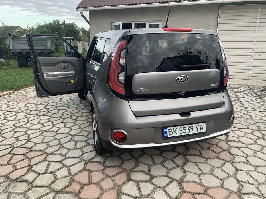 Кіа Soal EV  2015 року