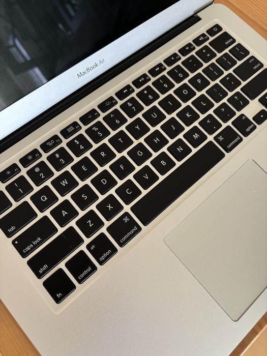Macbook Air 2017 8GB I5