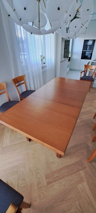 Paged stół z krzeslami