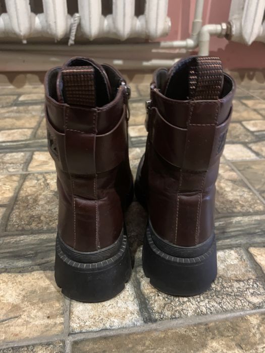 зимові жіночі ботинки 38р (24,5)