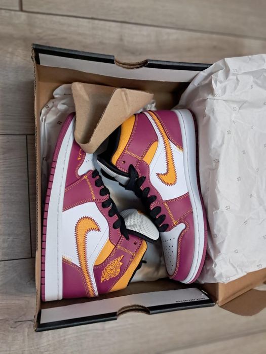 Buty Nike Air Jordan 1 Mid „Día de Muertos” rozmiar 42 (26,5cm długość wkładki)