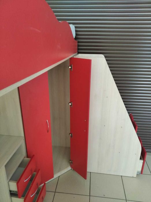 Ліжко-горище з ящиками, столом та тумбою