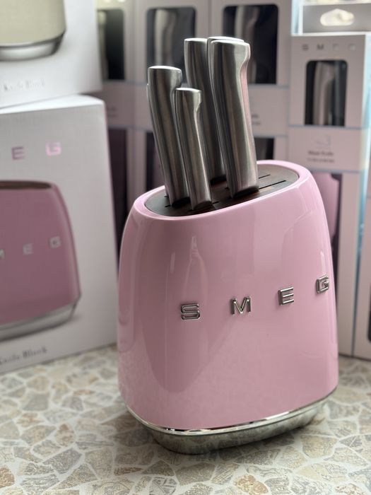 Набір ножів SMEG + подставка, рожевий