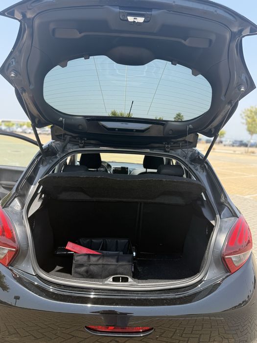 Peugeot 208 1.6 BlueHDi Allure 75 cv – Junho de 2018