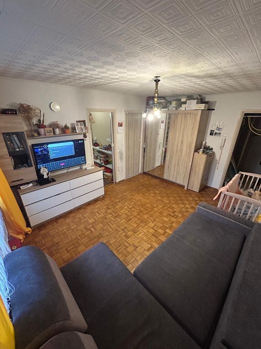 Mieszkanie  na parterze świetna lokalizacja.