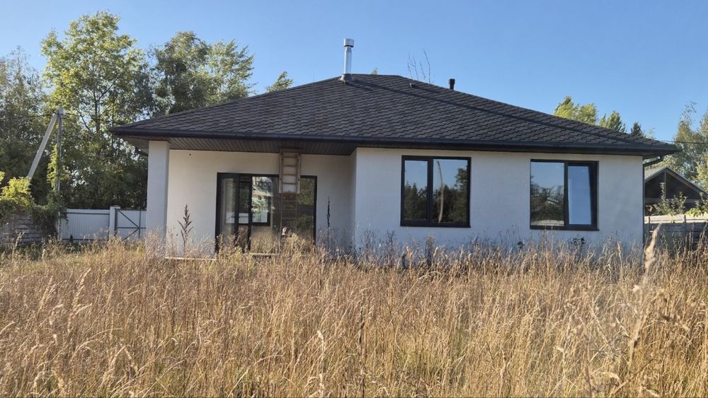 Продаж будинку у Ворзелі! Велика ділянка 9,2 сотки, просторий двір, тиха локація. Чудовий варіант для комфортного життя!