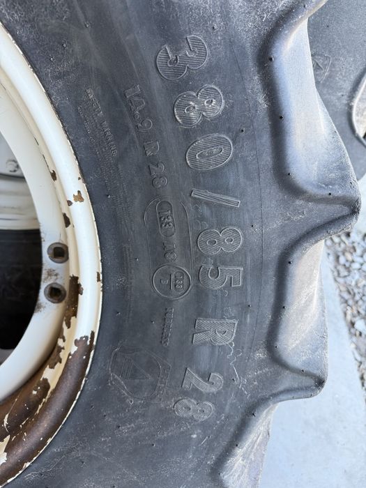 14.9R28 Opony para 380/85R28 continental