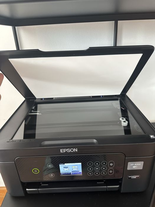 Impressora Epson XP-4200 series como nova + tinteiro preto quase cheio. Entrega em maos em Lisboa e outras zonas país