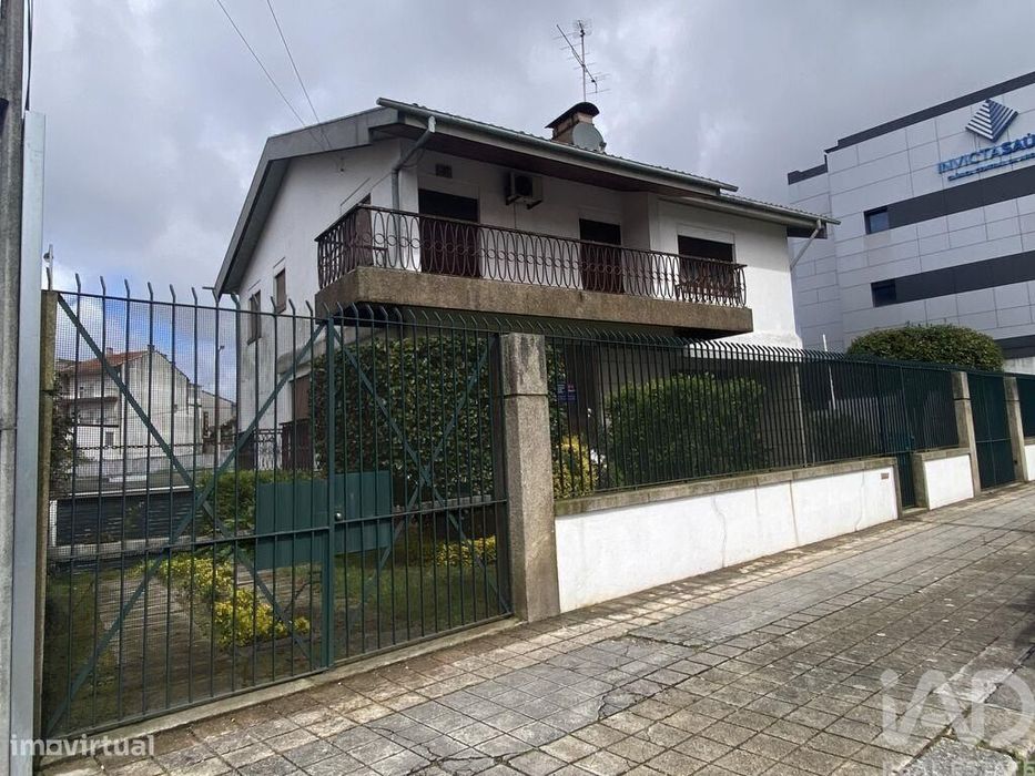 Casa T6 em Paranhos de 384,00 m2