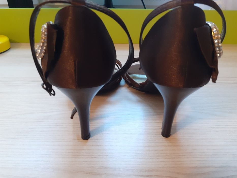 Nowe, eleganckie sandały na szpilce rozm. 38