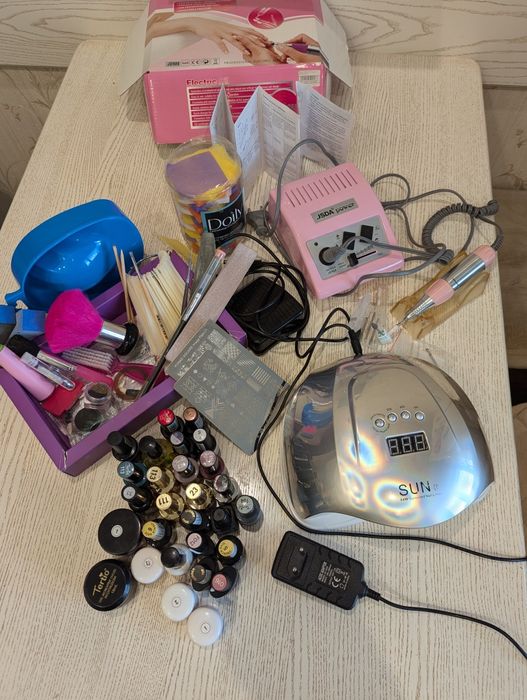 Набір для манікюру: фрезер, лапма, гель лаки та інше