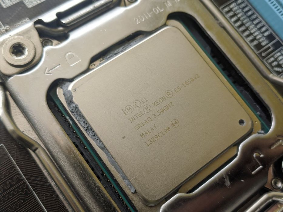 Б.у. комплект материнская плата Huanan X79+Xeon E5-1650 v2+32 gb ddr3