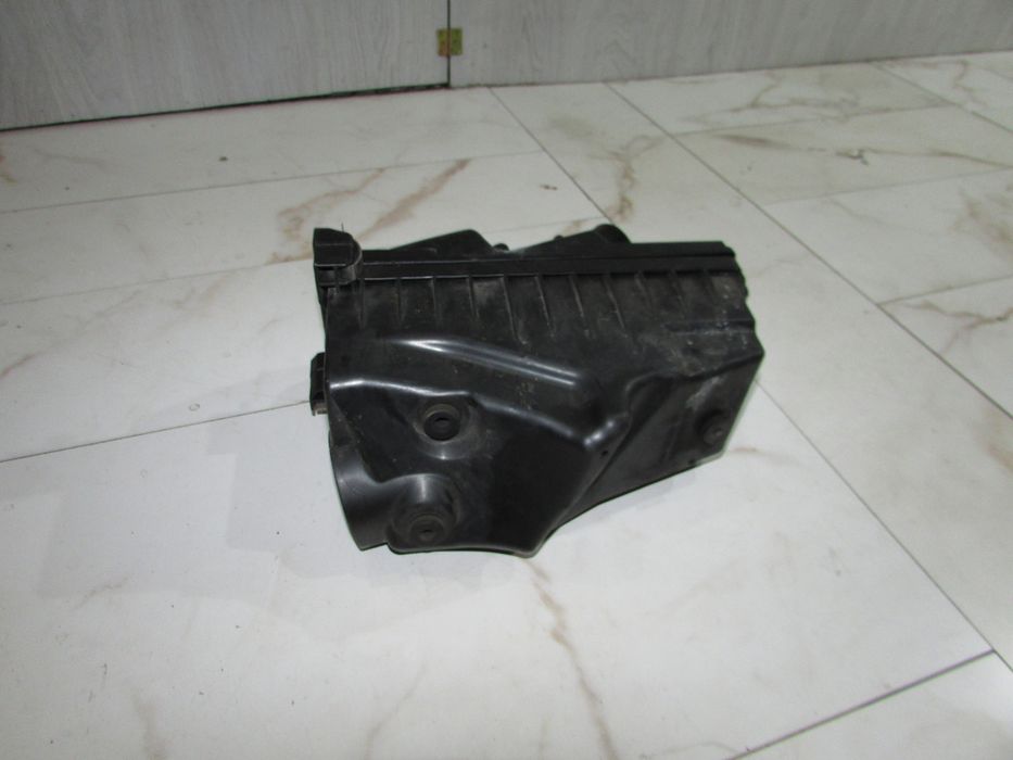 Корпус повітряного фільтра 2.0 2.2 диз Toyota Avensis T25 2003-2008