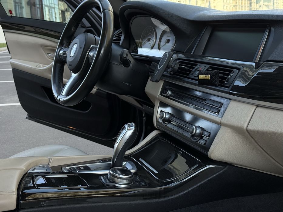 BMW F10 у M-пакеті 2014 року