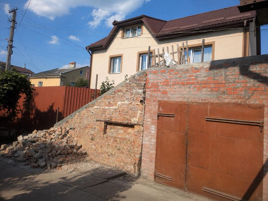 Металеві двері  б/в