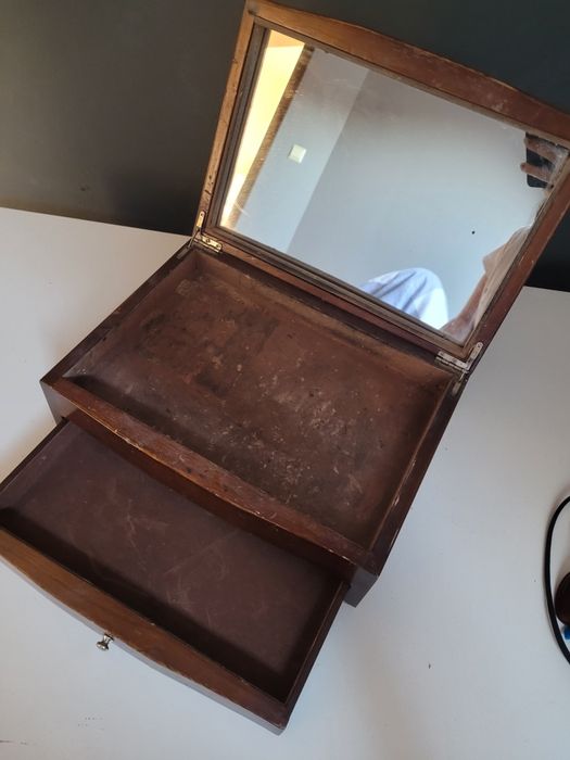 Drewniana szkatułka