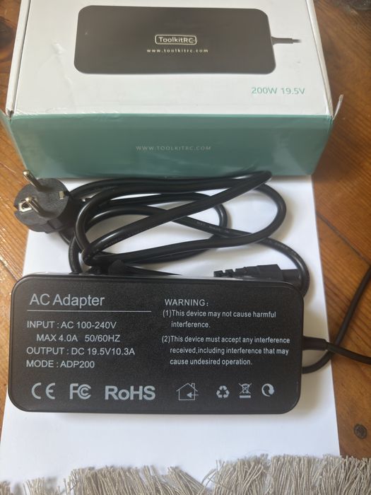 ToolkitRC M6DAC V2  та ToolkitRC ADP200 (200W, 19.5V, XT60)