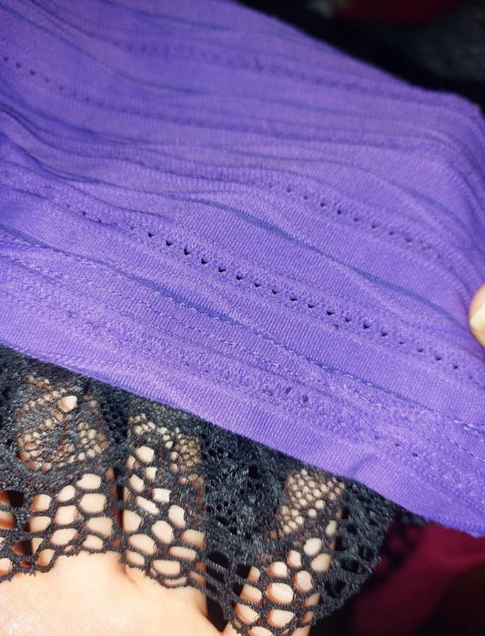 Camisola roxa decote em V