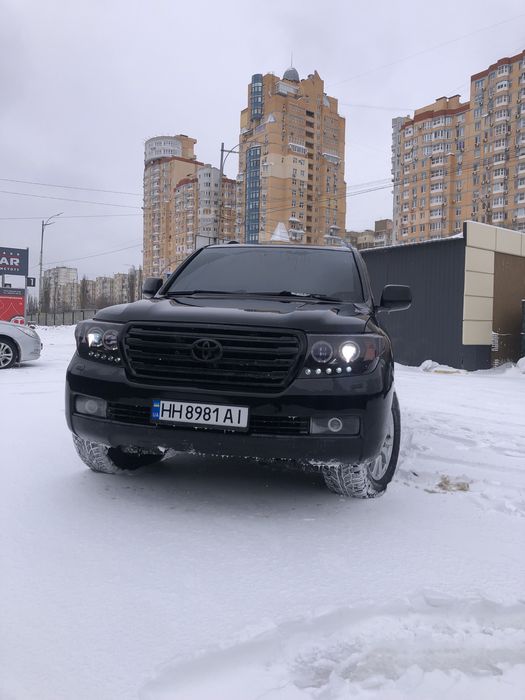 Продам TOYOTA LAND CRUISER 200, 4.0газ/бензин, не фарбована