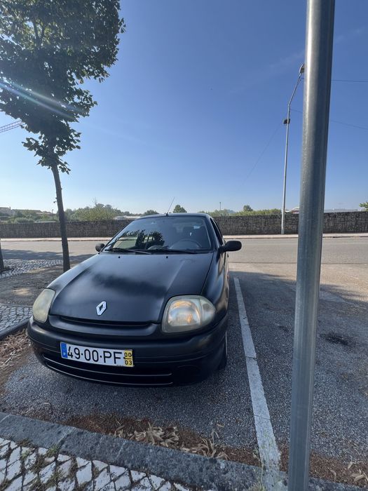 Clio 1.2 ano 2000