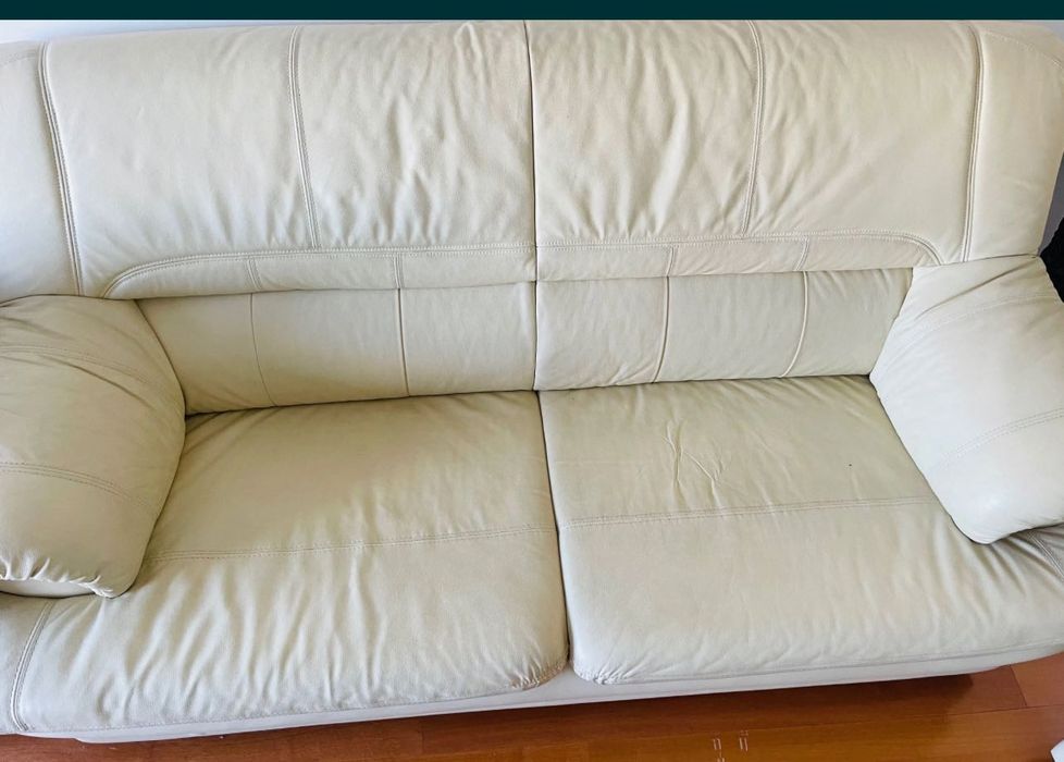 Sofas  de  dois lugares  ou tres.