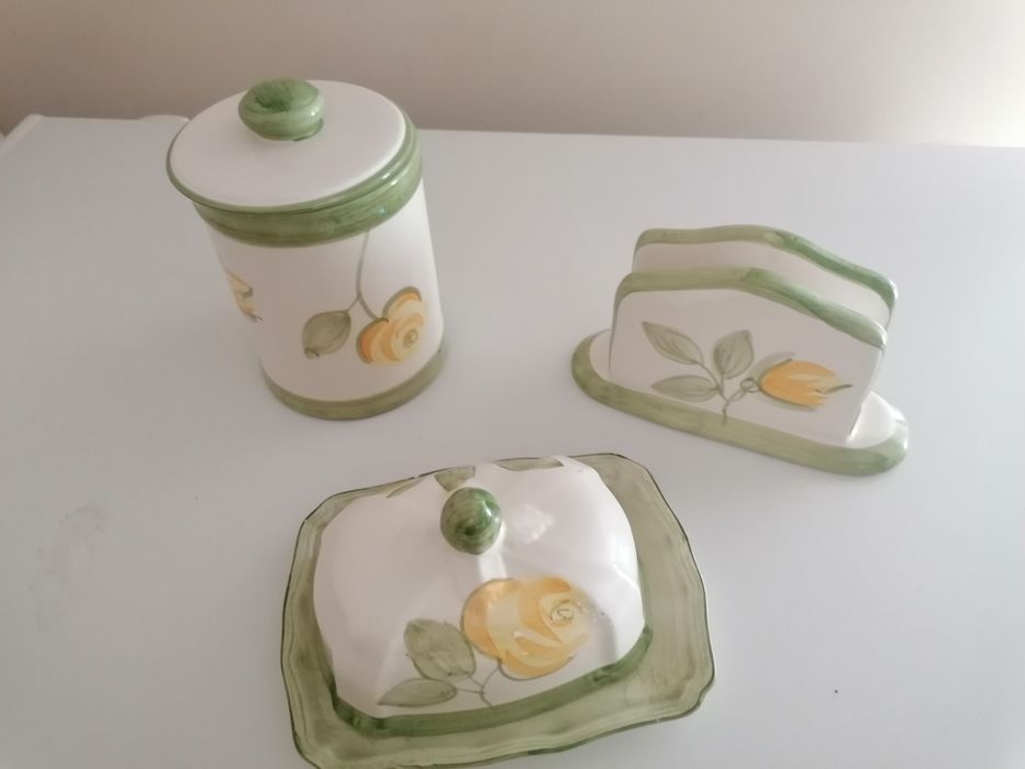 Artigos de cozinha em porcelana pintados. , desde