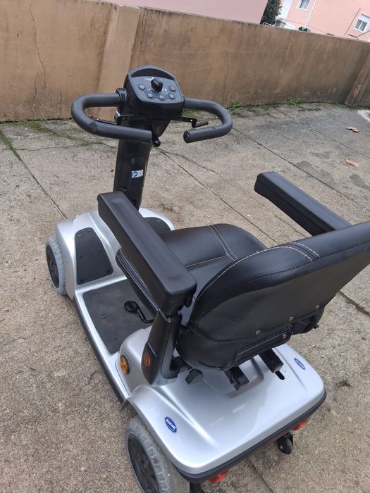 Scooter Compacta: Invacare Leo