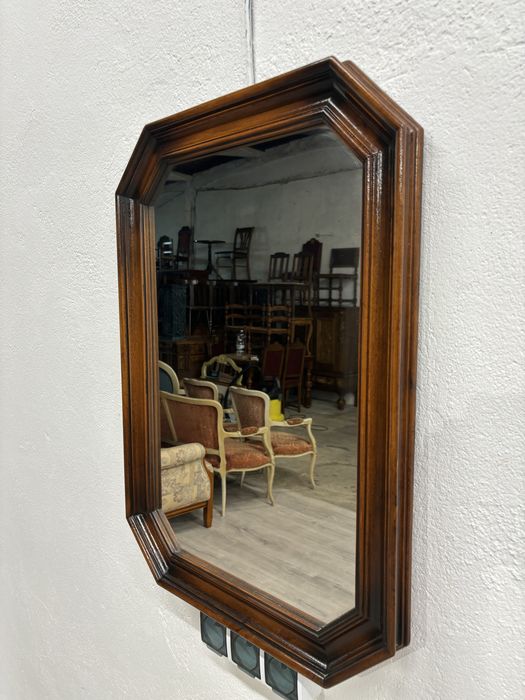 Male lustro w ładnej drewnianej oprawie