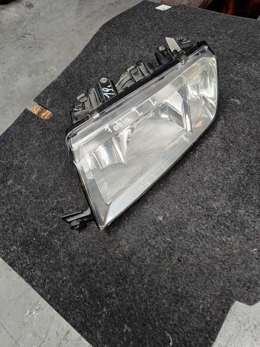 Lampa przednia lewa Skoda Fabia 1  2004r