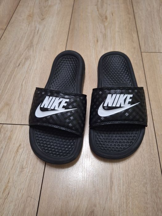 Klapki Nike Benassi swoosh r. 35/36, wkł. 22 cm stan idealny