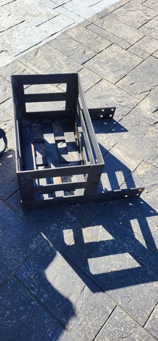 Kosz na obciążeniki do ciągnika zetor 5211 ,7211