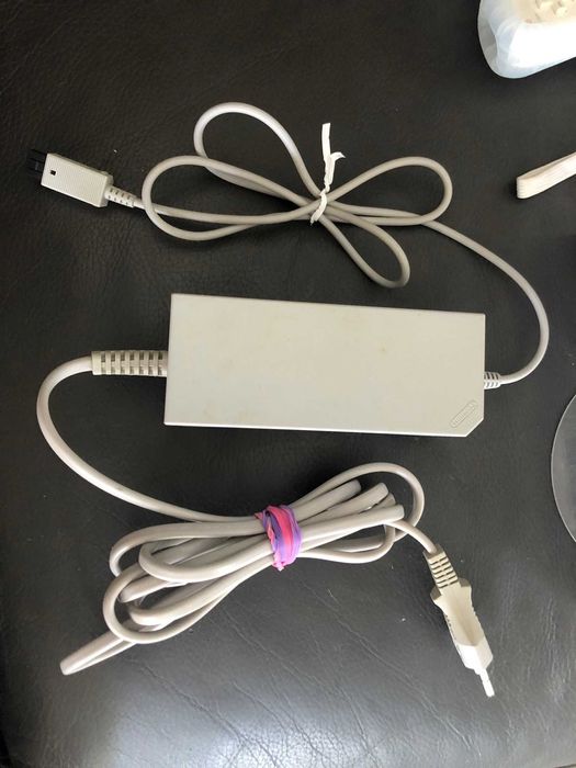 Kit Nintendo Wii Completo – Consola + 3 Wiimotes + 2 Nunchuks + Todos os Acessórios