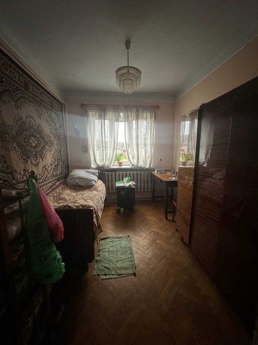 Власник.Продам будинок в центрі монастириська біля школи жилий стан