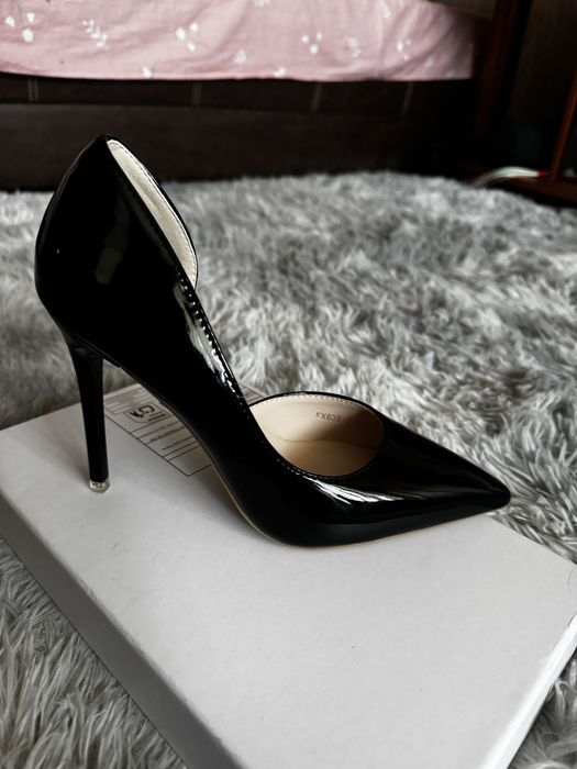 Туфлі на підборах