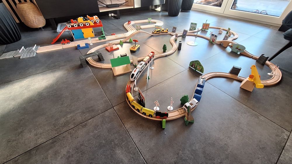 3 zestawy kolejki drewnianej na Mikołaja